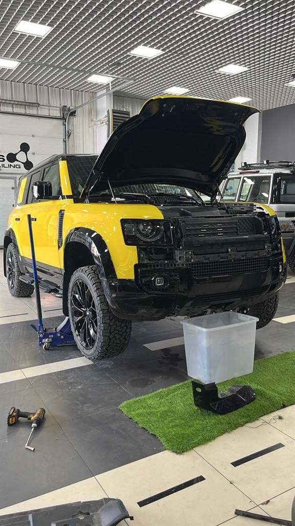 Land Rover Defender 110